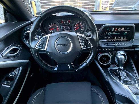 Used 2018 Chevrolet Camaro LT w/ Technology Package RWD image 5