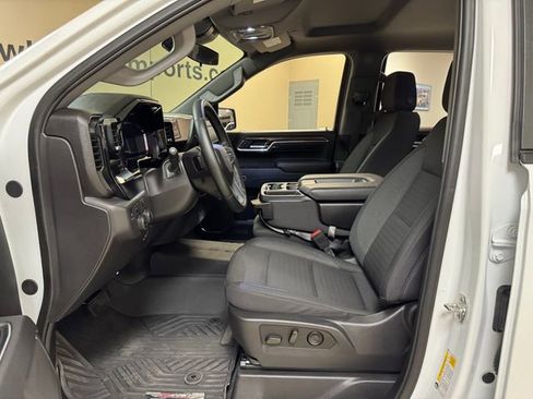 Used 2025 Chevrolet Silverado 1500 LT Trail Boss w/ Protection Package AWD/4WD image 8