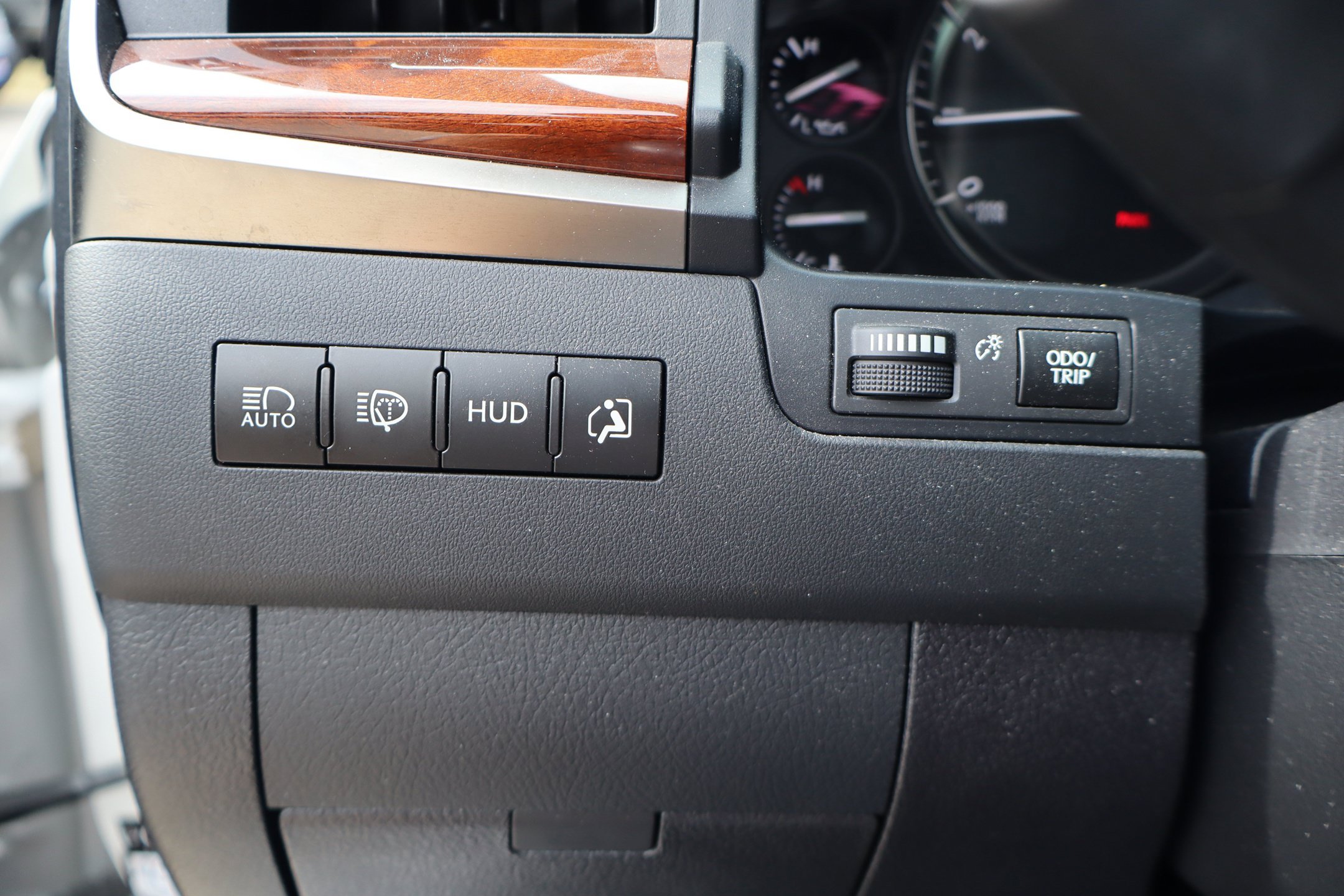 Used 2019 Lexus LX 570 4WD w/ Luxury Package image 17