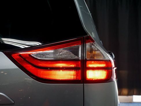 Used 2019 Toyota Sienna XLE Premium FWD image 85