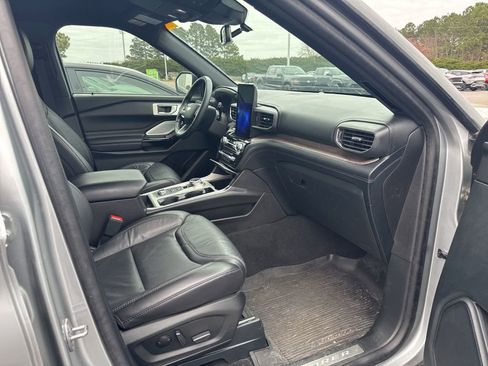 Used 2023 Ford Explorer Platinum w/ Technology Package image 7