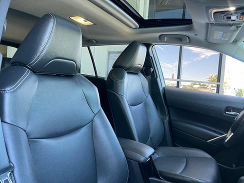 Used 2022 Toyota Corolla Cross XLE w/ Convenience Package FWD image 15