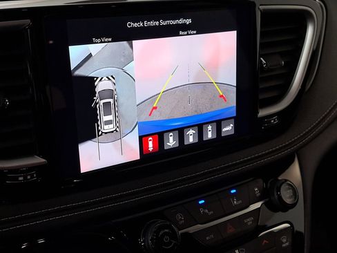 New 2026 Chrysler Pacifica Select image 19