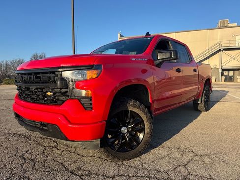 Used 2023 Chevrolet Silverado 1500 Custom image 1