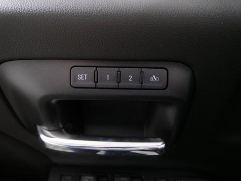 Used 2018 Chevrolet Silverado 1500 High Country image 16