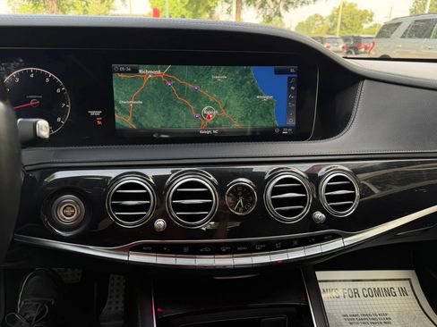 Used 2018 Mercedes-Benz S 560 Sedan image 28