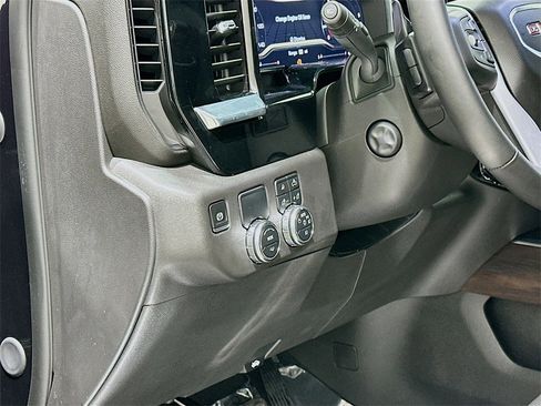 Used 2025 GMC Sierra 1500 SLT image 10