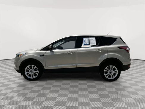 Used 2017 Ford Escape SE w/ SE Cold Weather Package AWD/4WD image 3