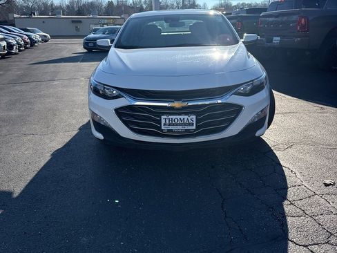 Used 2024 Chevrolet Malibu LT image 2