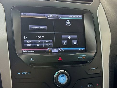 Used 2015 Ford Explorer XLT w/ Equipment Group 202B FWD image 16