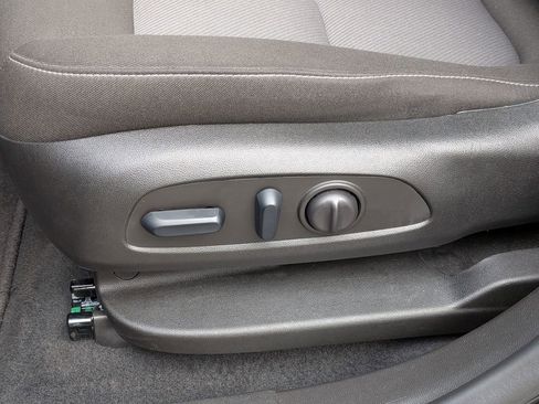 Used 2025 Chevrolet Blazer LT FWD image 16