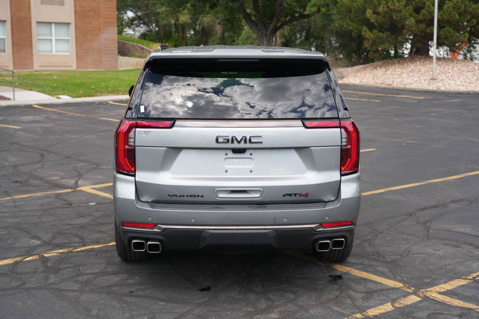Used 2026 GMC Yukon AT4 Ultimate w/ LPO, Illumination Package AWD/4WD image 4