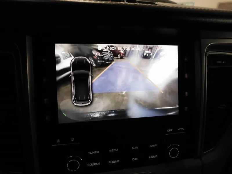 Used 2018 Porsche Macan AWD/4WD image 36