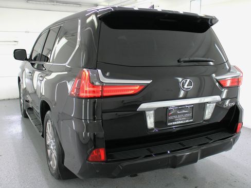 Used 2017 Lexus LX 570 4WD w/ Luxury Package image 7