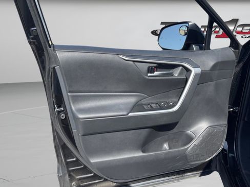 Used 2021 Toyota RAV4 XLE image 24