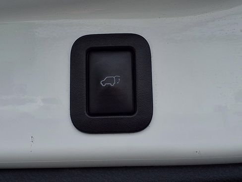 Used 2017 Toyota Highlander Limited Platinum AWD/4WD image 6