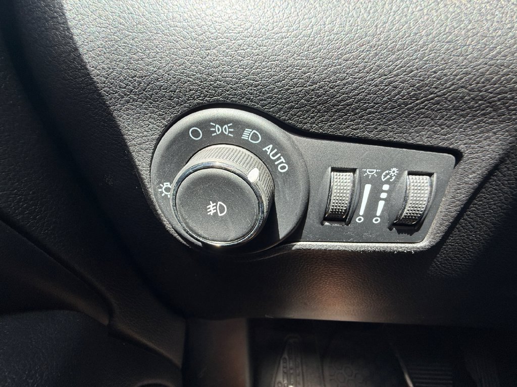 Used 2025 Jeep Compass Trailhawk AWD/4WD image 19