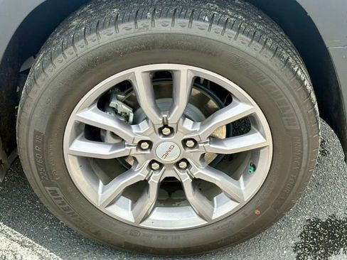 Used 2023 GMC Terrain SLT w/ Tech Package FWD image 31