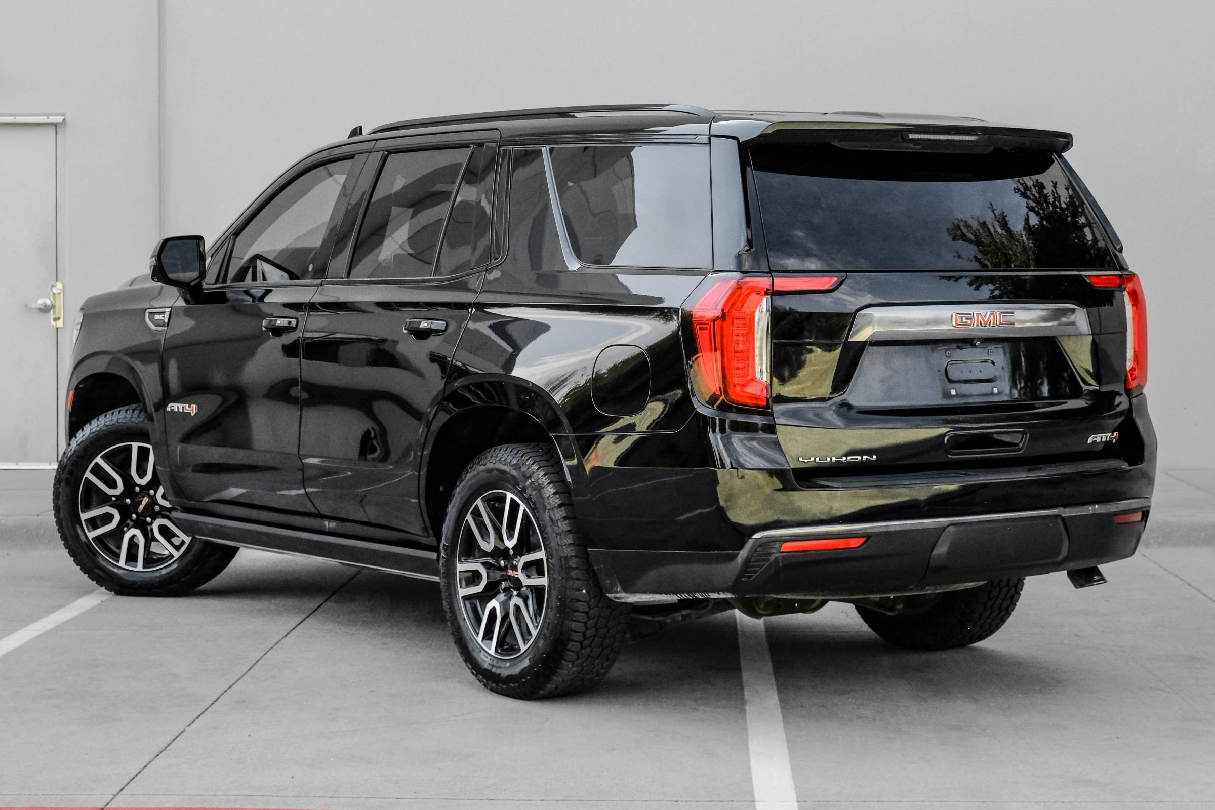 Used 2021 GMC Yukon AT4 w/ AT4 Premium Plus Package AWD/4WD image 16