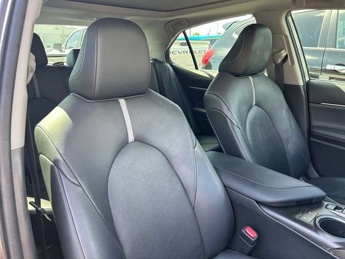 Used 2021 Toyota Camry XSE FWD image 14