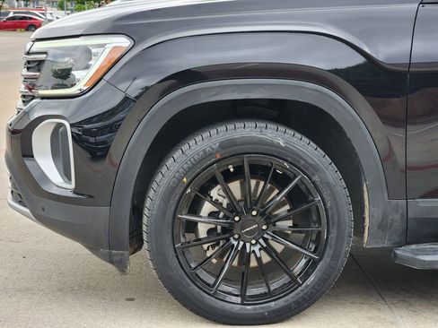 Used 2024 Volkswagen Atlas SE image 8