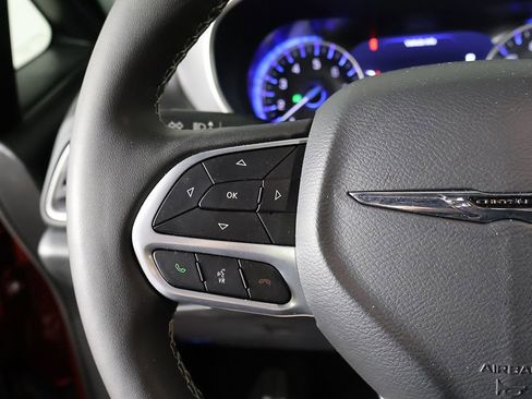 Used 2025 Chrysler Pacifica Select FWD image 41