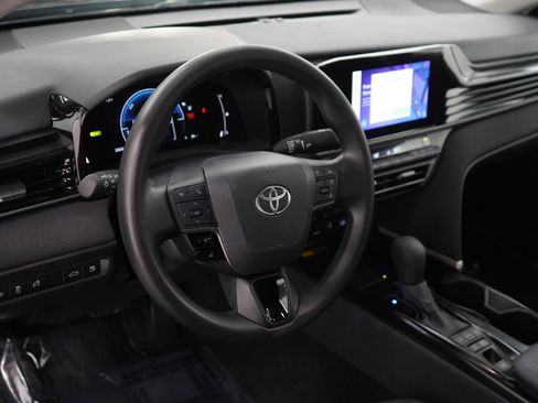 Used 2025 Toyota Camry LE image 18