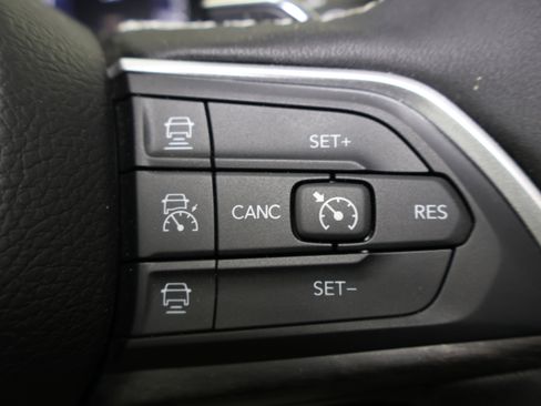 Used 2025 Jeep Grand Cherokee Limited w/ Luxury Tech Group II image 15