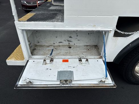 Used 2011 Ford F550 2WD Regular Cab Super Duty w/ Payload Upgrade Pkg image 4