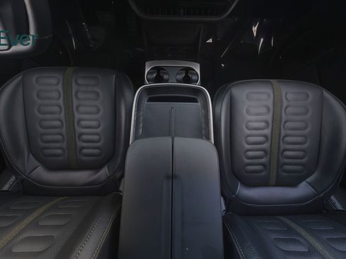 Used 2025 Rivian R1S Adventure AWD/4WD image 29
