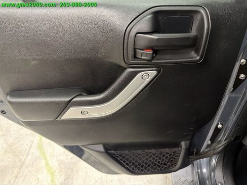 Used 2016 Jeep Wrangler Unlimited Sahara w/ Connectivity Group AWD/4WD image 26
