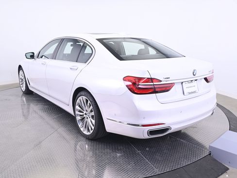 Used 2018 BMW 750i xDrive AWD/4WD image 3
