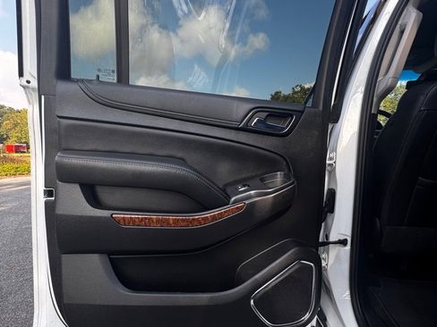 Used 2017 Chevrolet Suburban Premier image 12