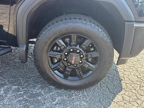 Used 2025 GMC Sierra 2500 AT4 w/ Technology Package AWD/4WD image 11