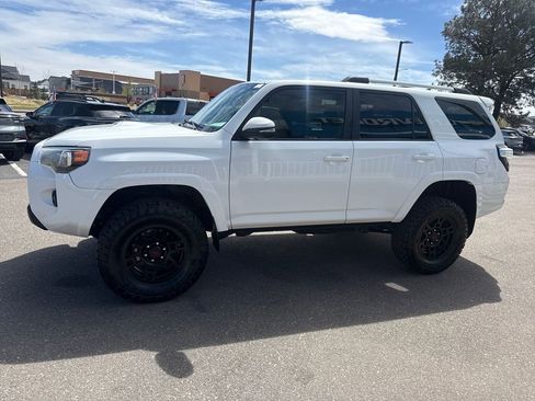 Used 2017 Toyota 4Runner TRD Off-Road Premium image 2