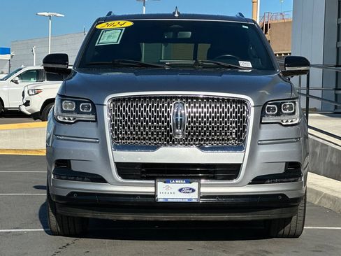 Used 2024 Lincoln Navigator Premiere AWD/4WD image 8