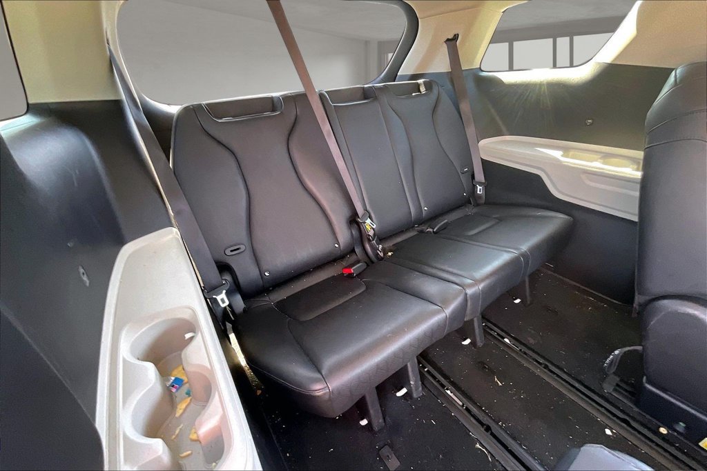 Used 2024 Kia Carnival LX FWD image 24