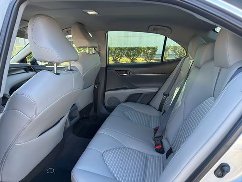 Used 2024 Toyota Camry SE image 9
