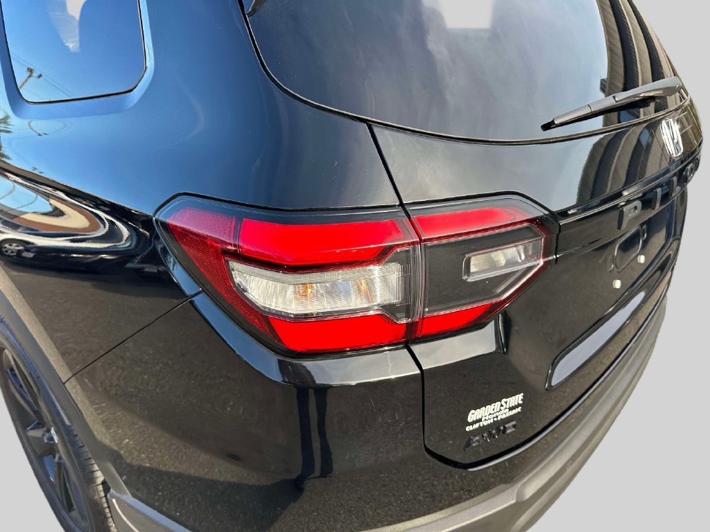 Used 2025 Honda Pilot Black Edition image 8