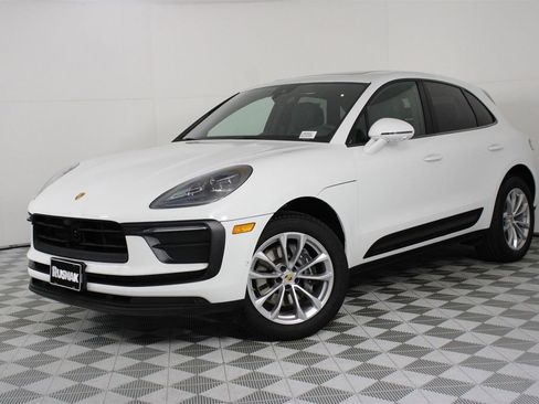 Used 2025 Porsche Macan image 35