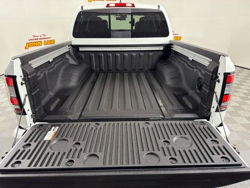New 2025 Nissan Frontier SV w/ SV Convenience Package image 5