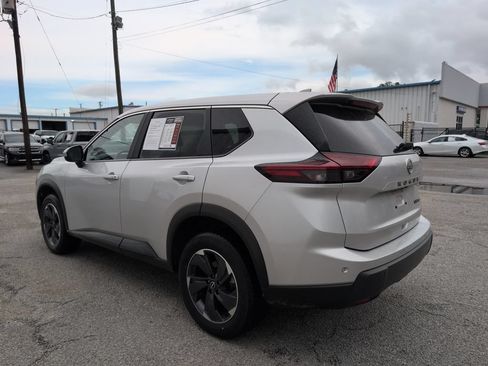 Used 2024 Nissan Rogue SV AWD/4WD image 6