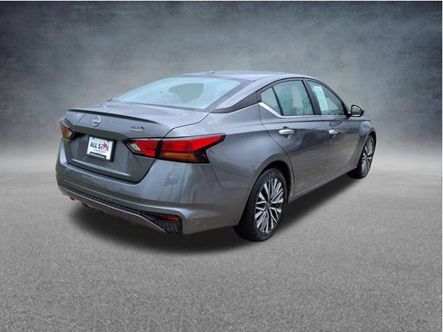 Used 2025 Nissan Altima 2.5 SV FWD image 9
