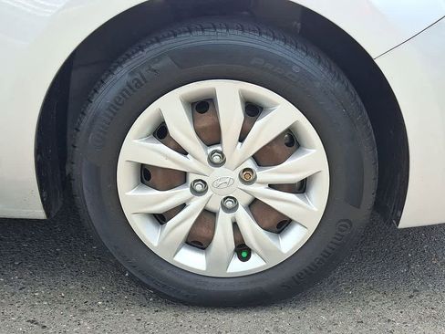 Used 2019 Hyundai Accent SE FWD image 26