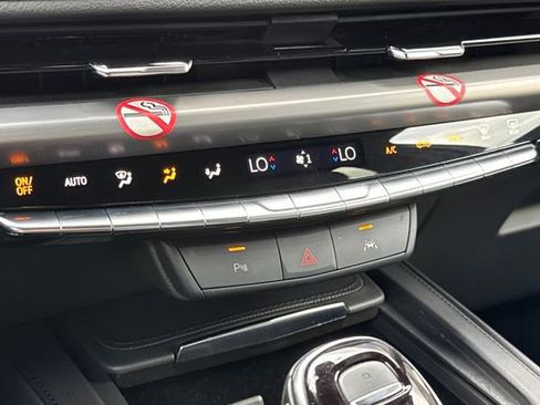 Used 2024 Cadillac XT4 Premium Luxury image 28