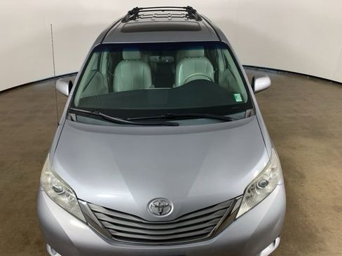 Used 2013 Toyota Sienna XLE AWD/4WD image 4