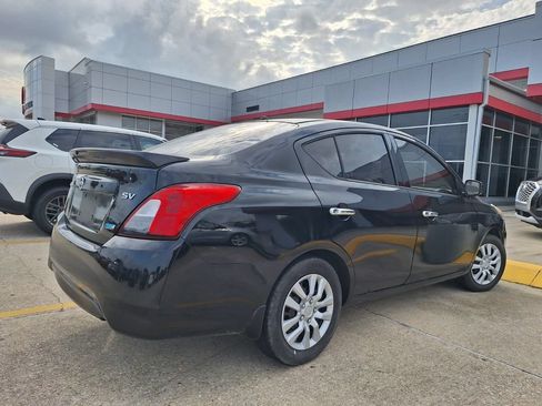 Used 2016 Nissan Versa SV FWD image 5
