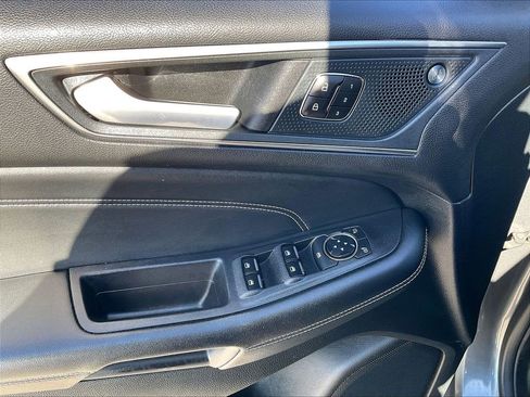 Used 2023 Ford Edge Titanium image 37