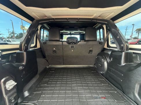 Used 2021 Jeep Wrangler Unlimited Sahara AWD/4WD image 6