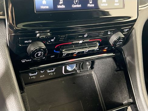 Used 2022 Jeep Grand Cherokee Altitude image 15